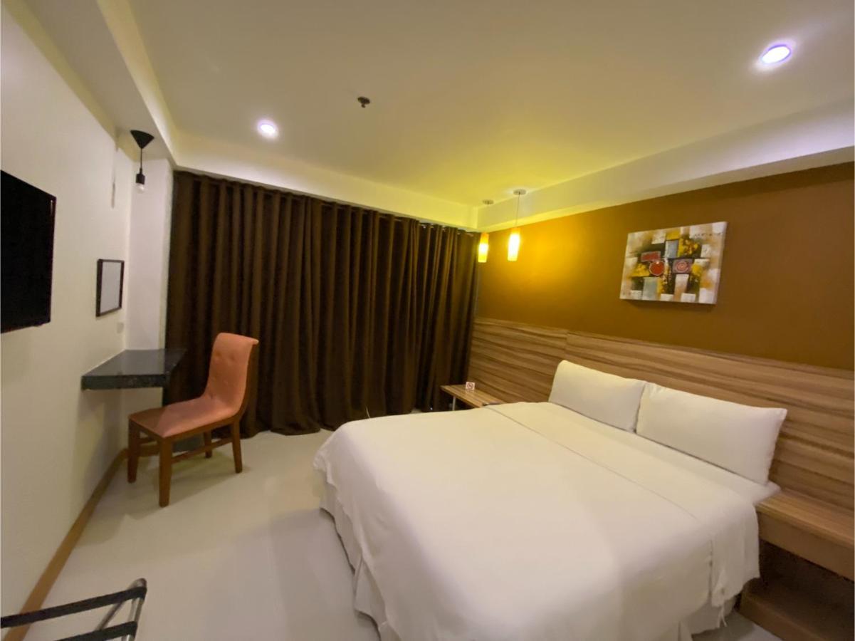 Capital O 820 Guijo Suites Makati Manila Exterior photo