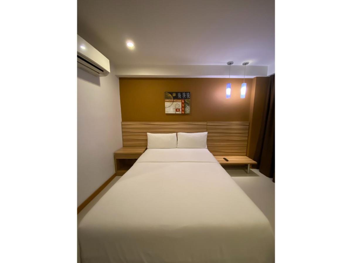 Capital O 820 Guijo Suites Makati Manila Exterior photo